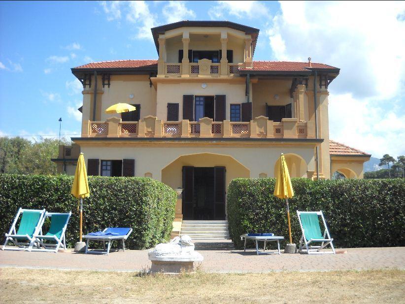 Ostello Apuano Marina Di Carrara Zewnętrze zdjęcie
